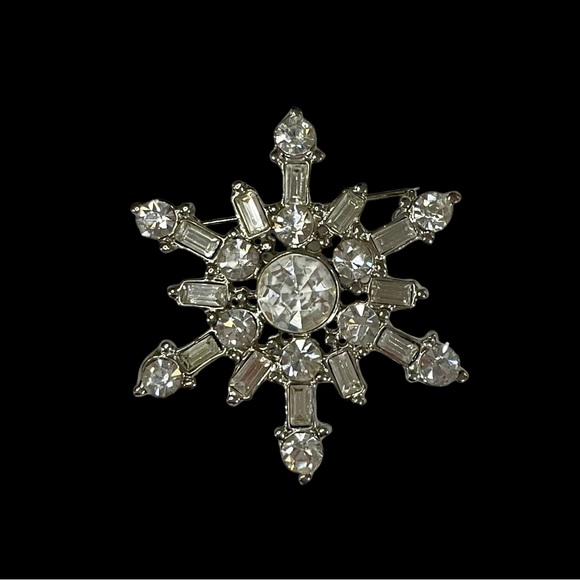 Vintage Jewelry - Vintage Dazzling Rhinestone Snowflake Brooch Pendant